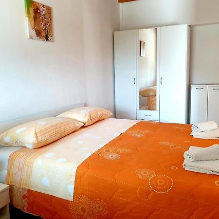 Apartments Hodanic Krk Town Exterior foto