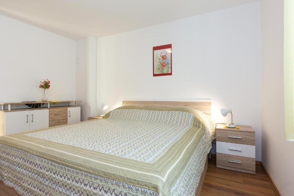 Apartments Hodanic Krk Town Exterior foto