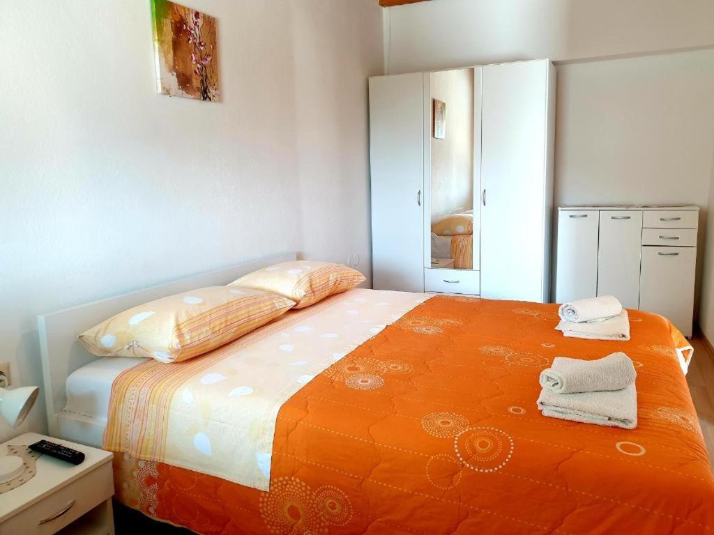 Apartments Hodanic Krk Town Exterior foto